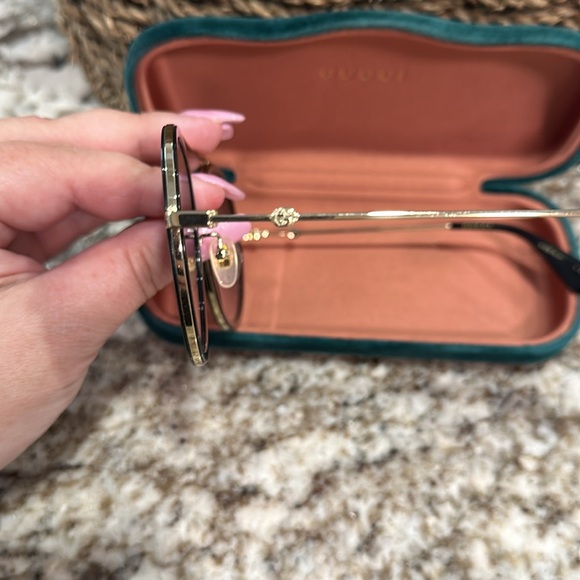 Gucci Sun glasses - Picture 4 of 8